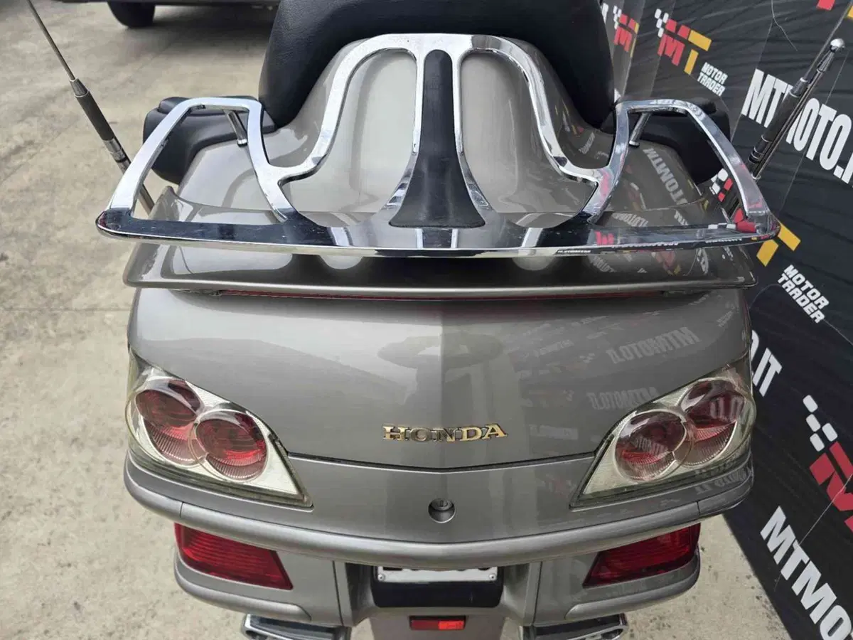 Honda GL 1800 Gold Wing (2000 - 05) (33)