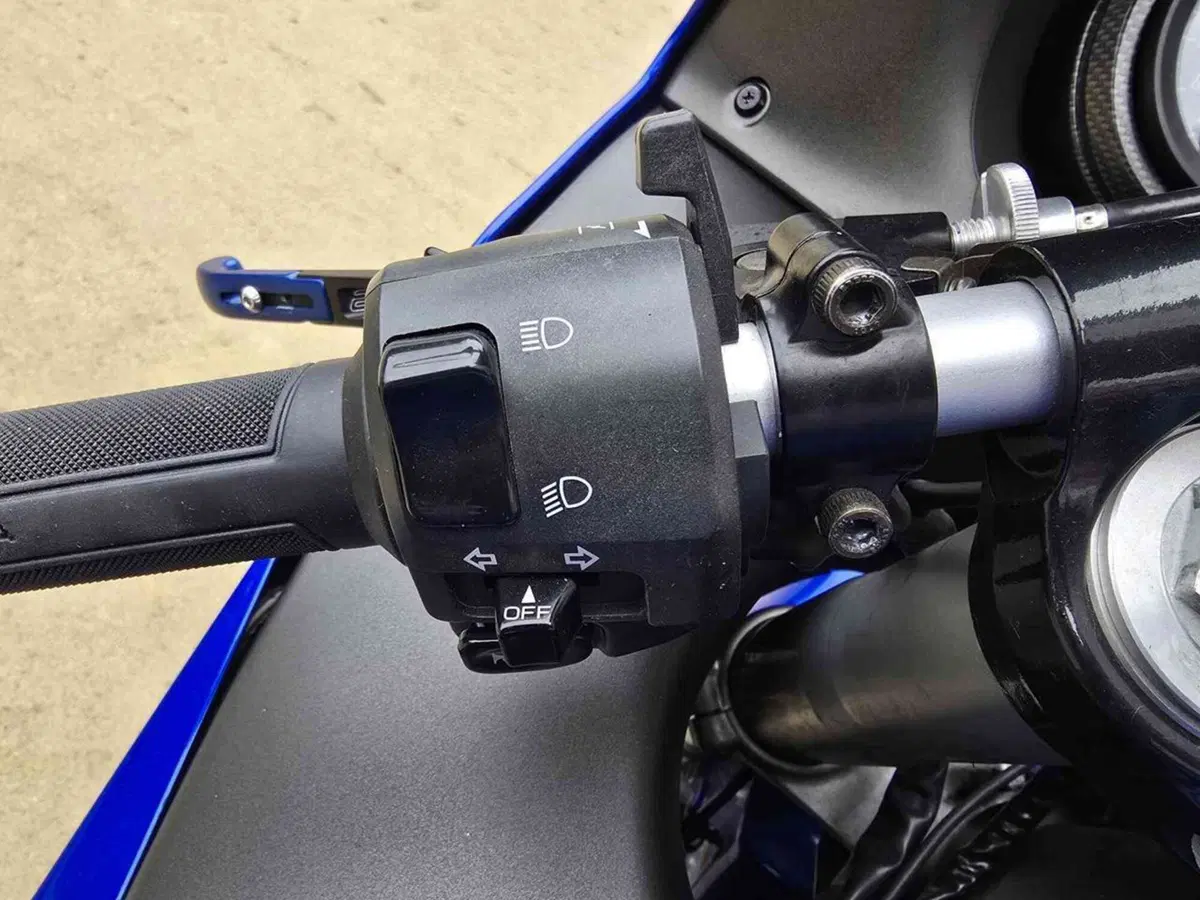 Kawasaki Ninja 1200 ZX-12R (2000 - 06) (21)