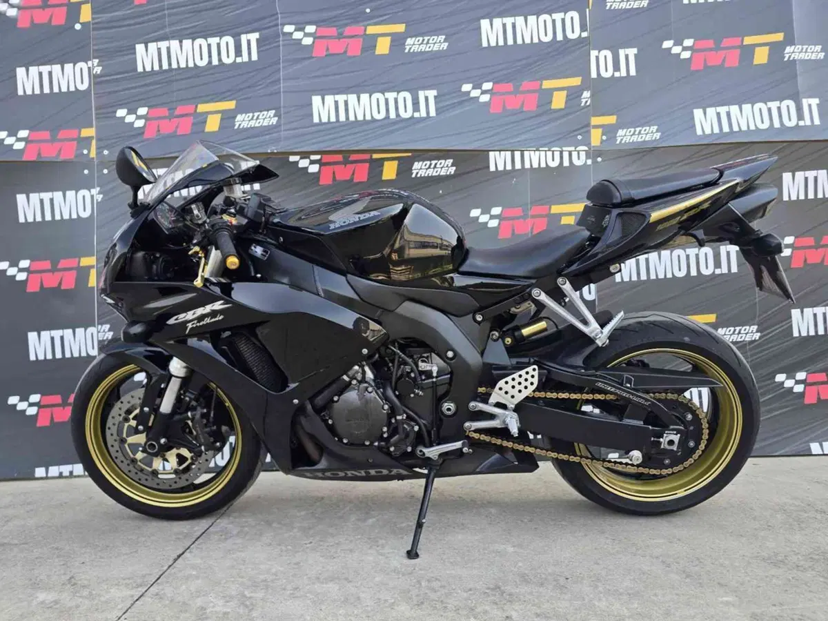 Honda CBR 1000 RR Fireblade (2006 - 07) (2)