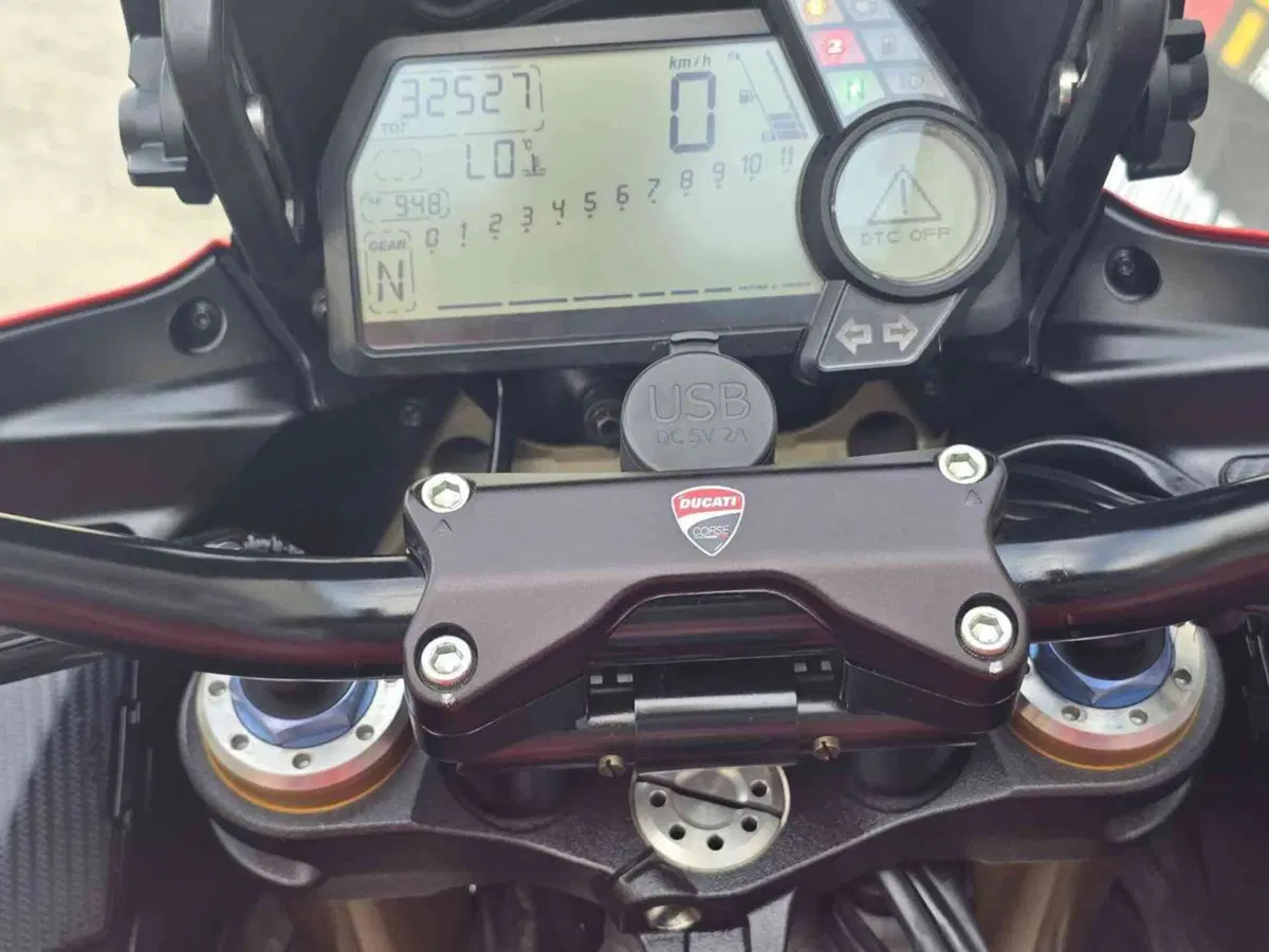 Ducati Multistrada 1200 S Pikes Peak (2010 - 12) (27)