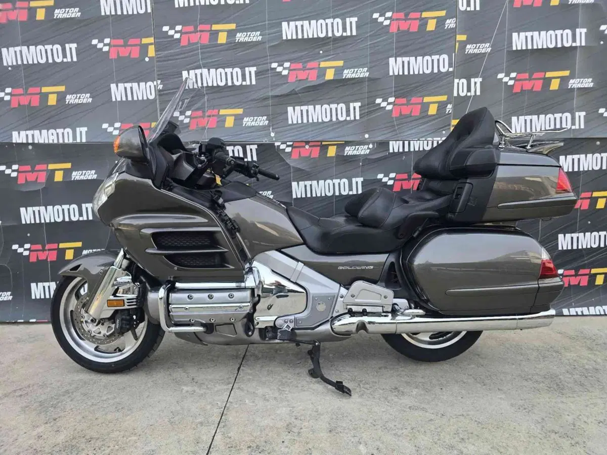 Honda GL 1800 Gold Wing (2007 - 11) (2)