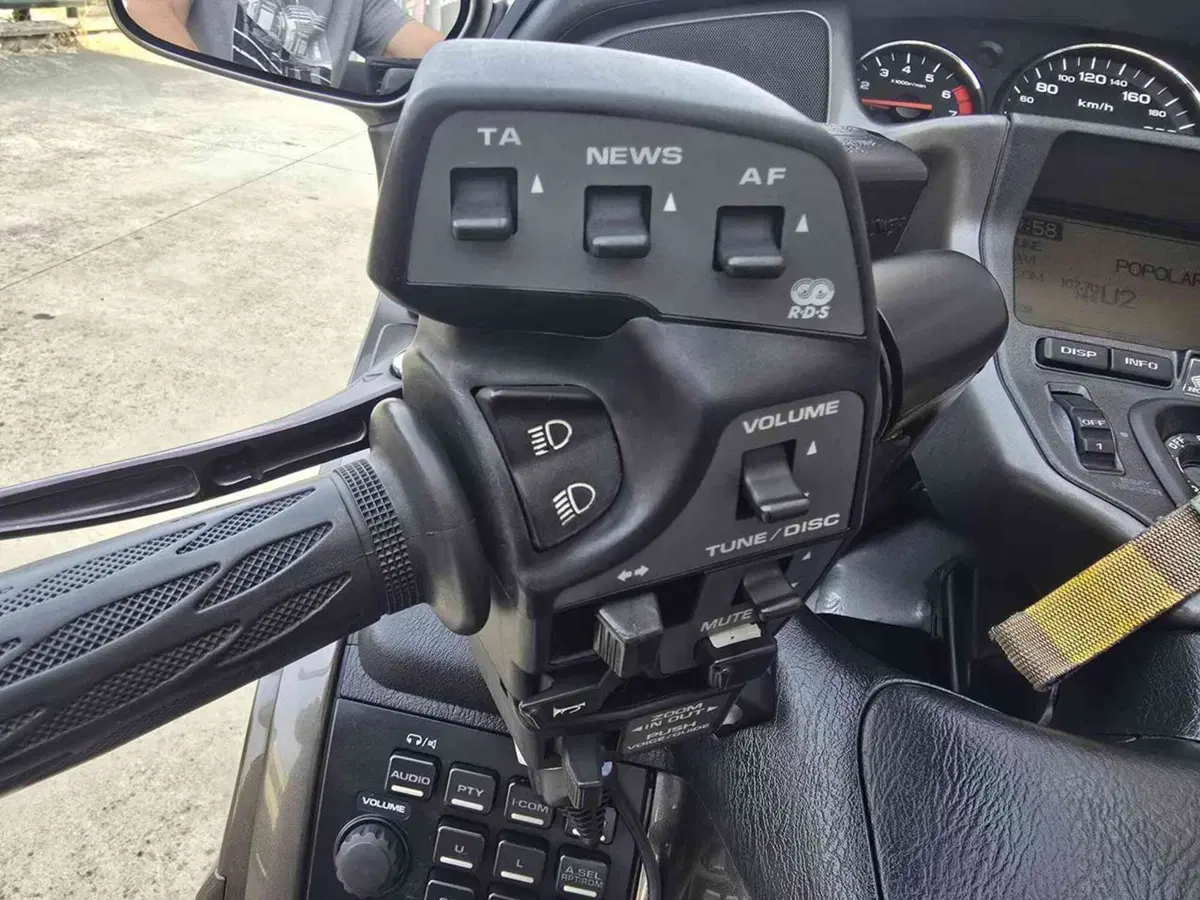 Honda GL 1800 Gold Wing (2007 - 11) (42)