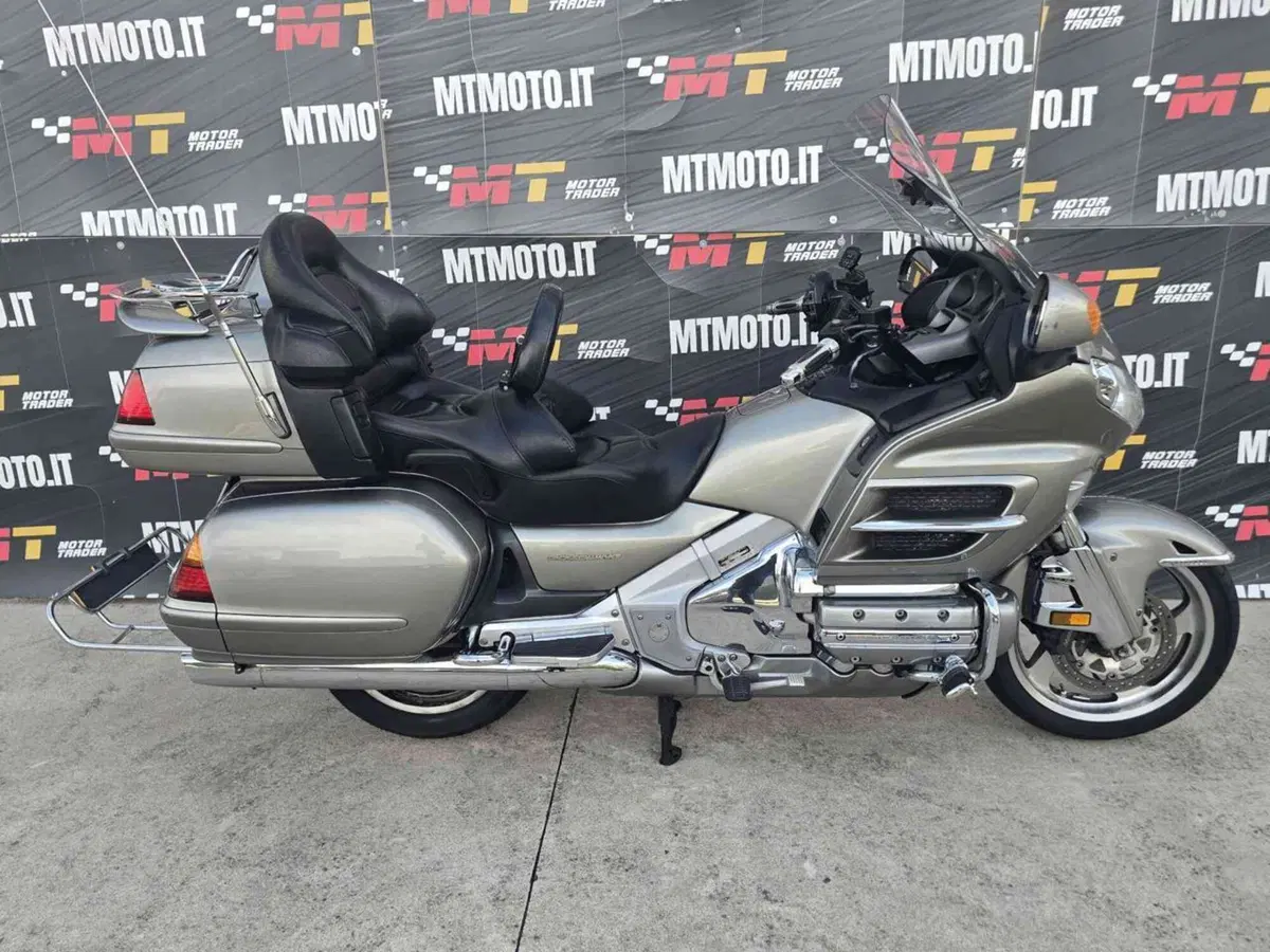 Honda GL 1800 Gold Wing (2000 - 05)