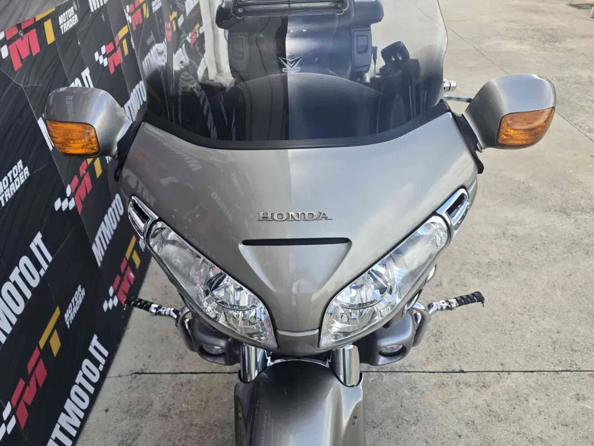 Honda GL 1800 Gold Wing (2000 - 05) (45)