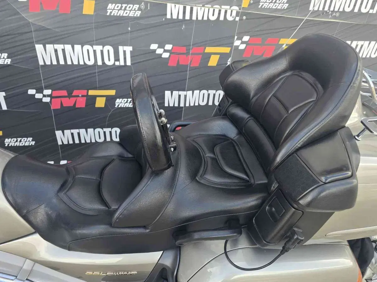 Honda GL 1800 Gold Wing (2000 - 05) (34)