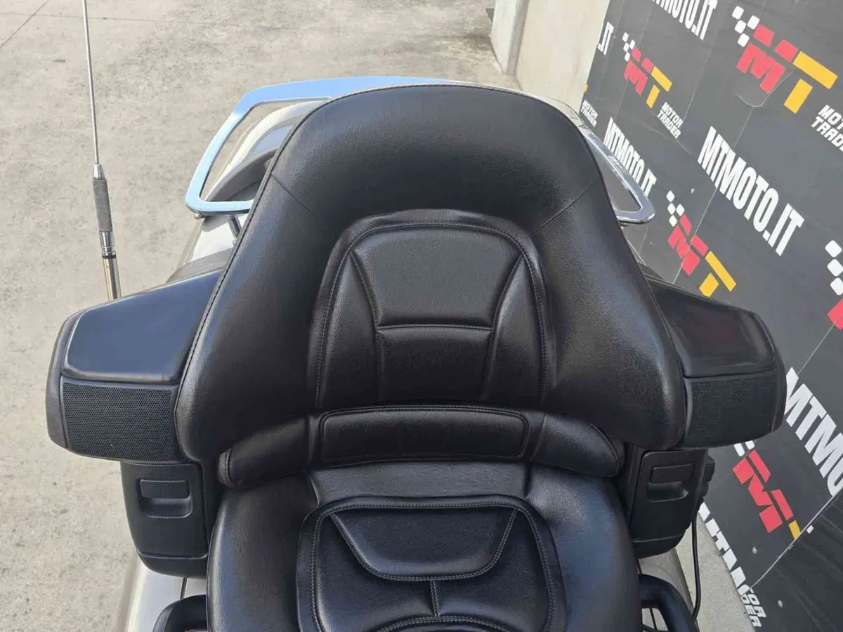 Honda GL 1800 Gold Wing (2000 - 05) (23)