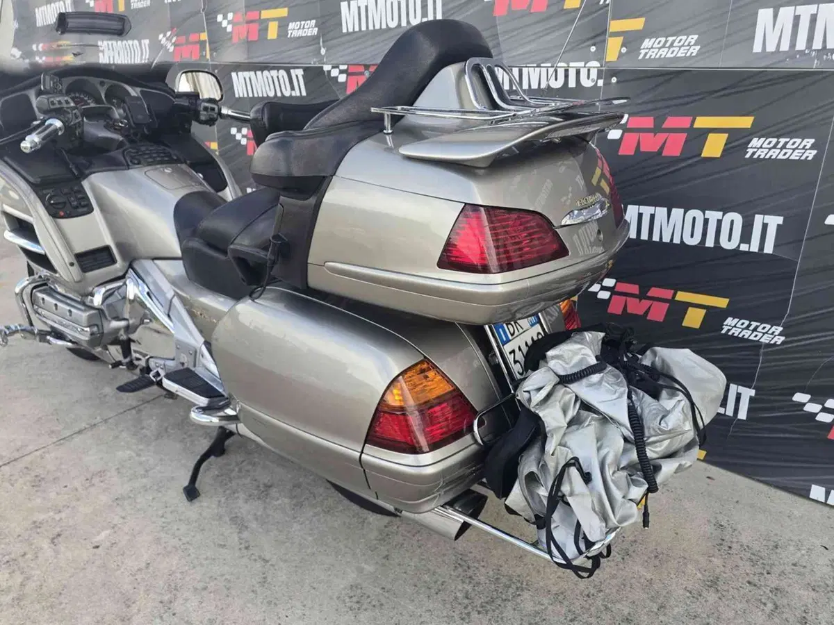 Honda GL 1800 Gold Wing (2000 - 05) (4)
