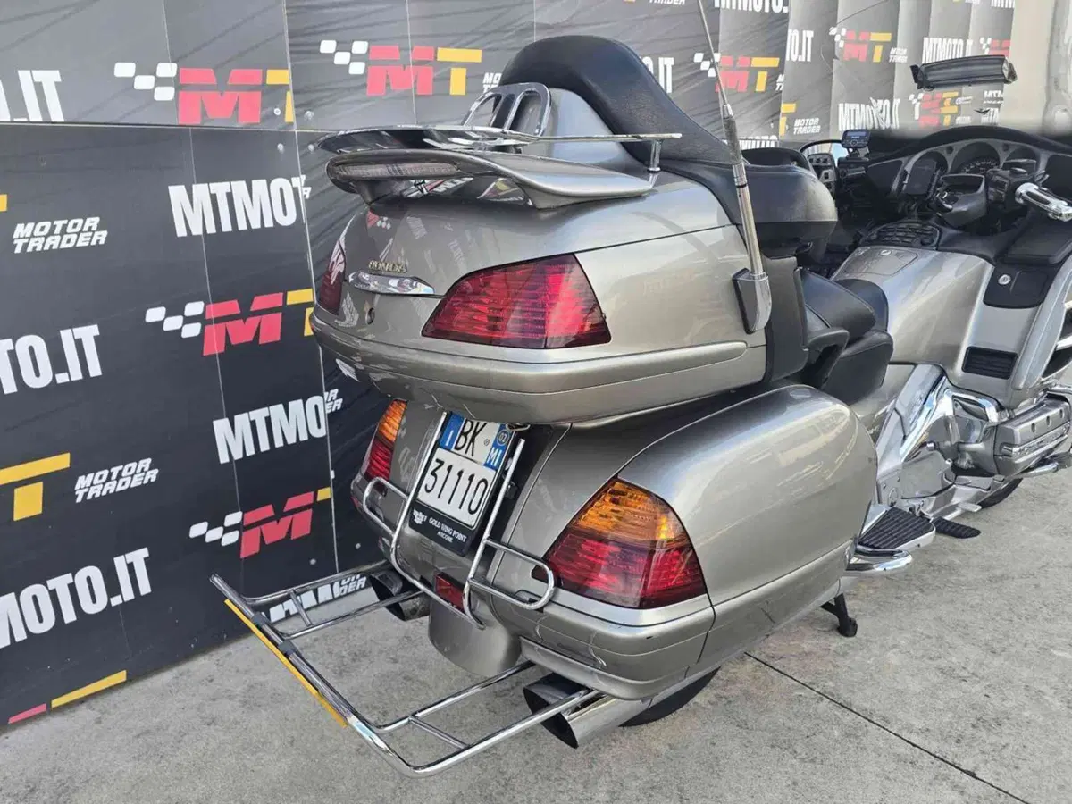 Honda GL 1800 Gold Wing (2000 - 05) (5)