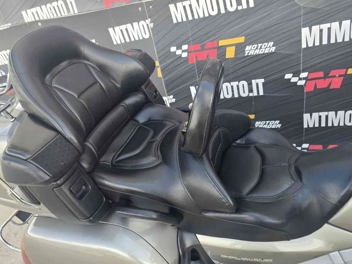 Honda GL 1800 Gold Wing (2000 - 05) (26)