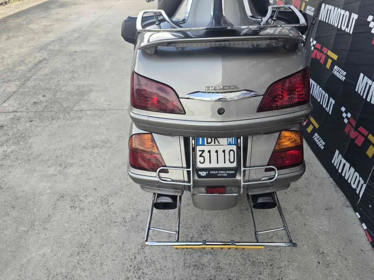 Honda GL 1800 Gold Wing (2000 - 05) (48)