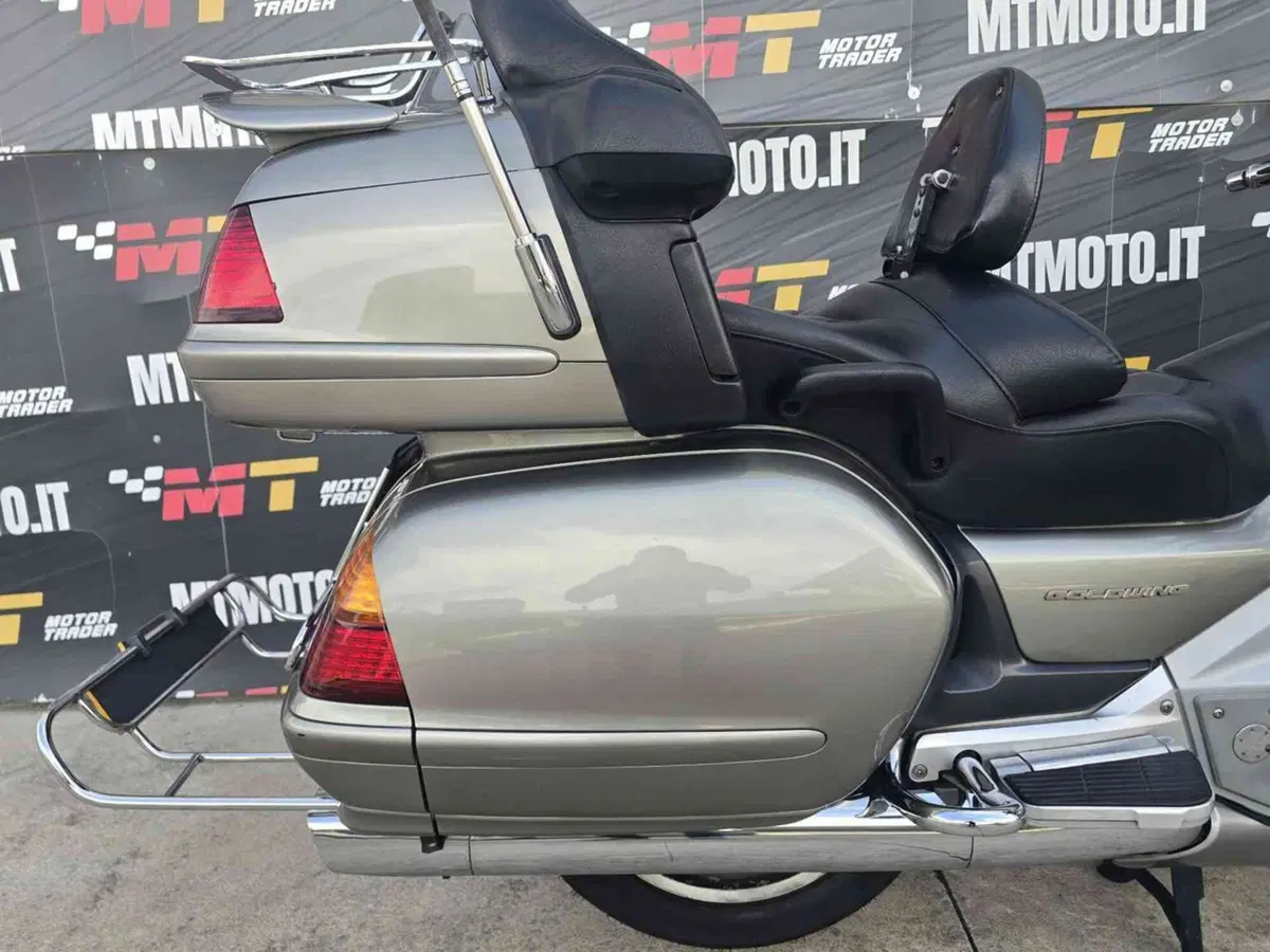 Honda GL 1800 Gold Wing (2000 - 05) (7)