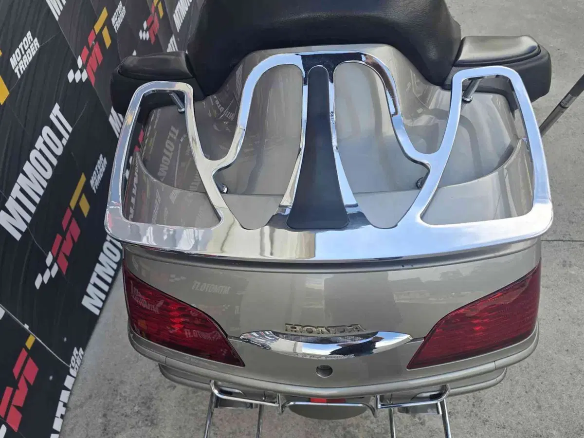 Honda GL 1800 Gold Wing (2000 - 05) (49)