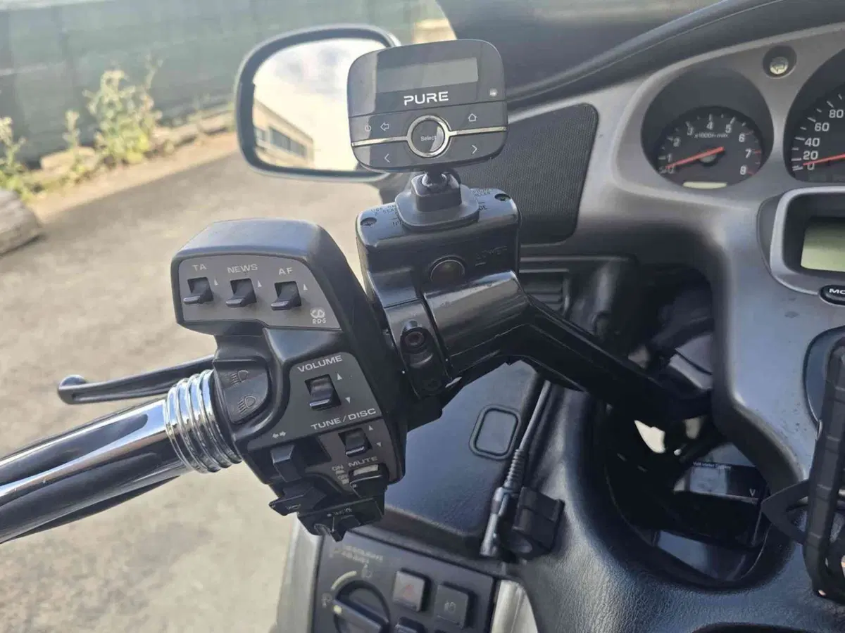 Honda GL 1800 Gold Wing (2000 - 05) (38)