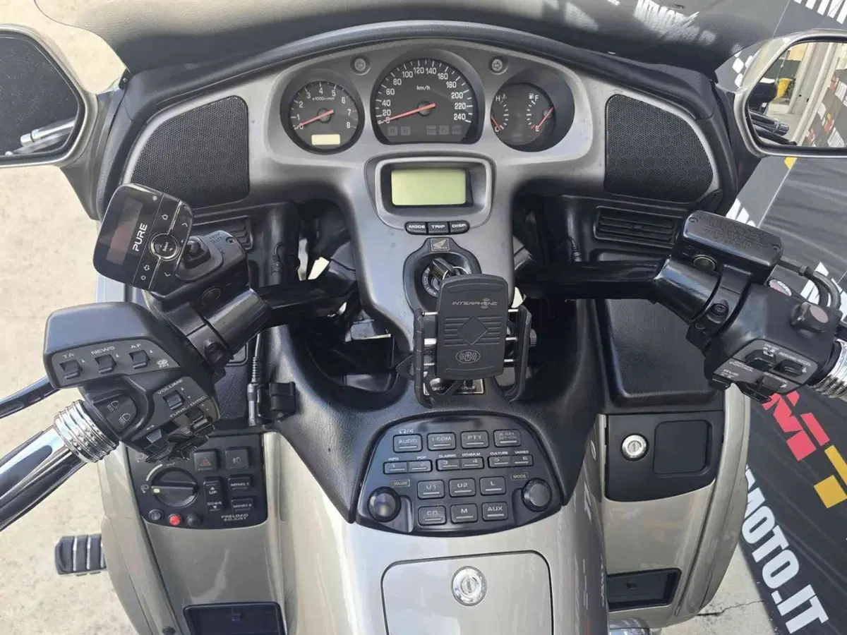 Honda GL 1800 Gold Wing (2000 - 05) (39)