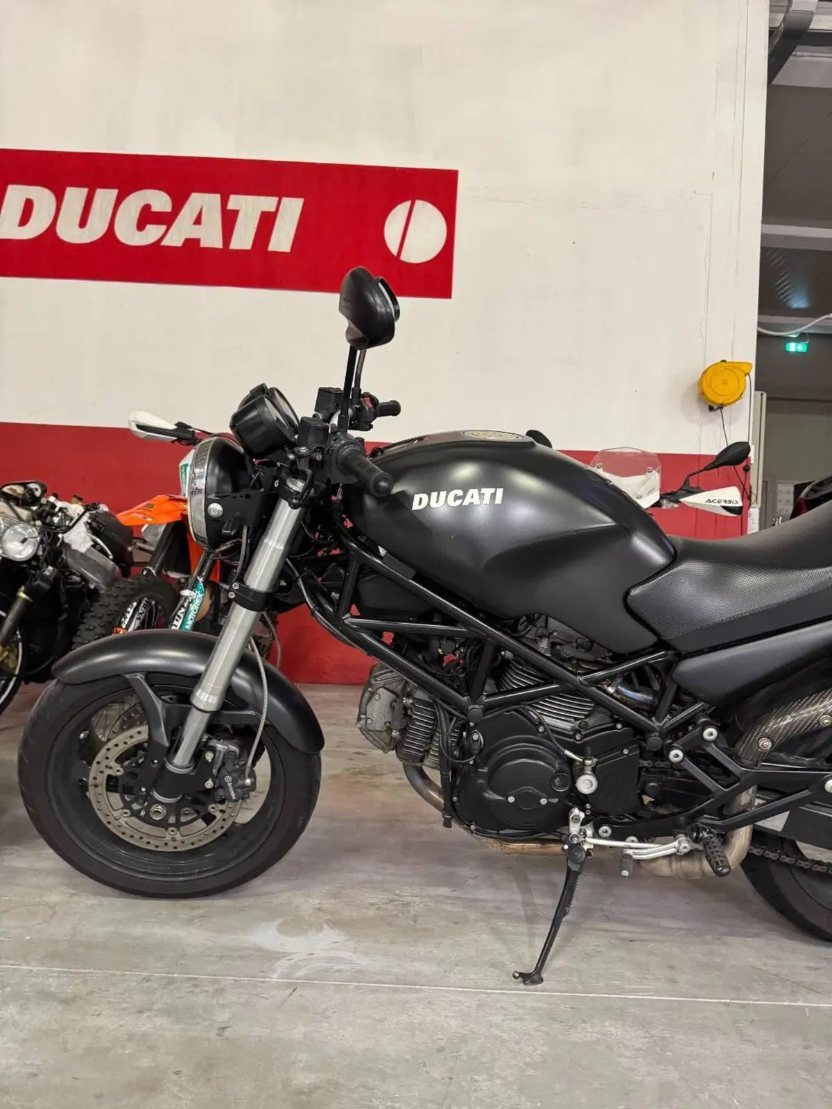 Ducati Monster 695 (2006 - 08) (4)