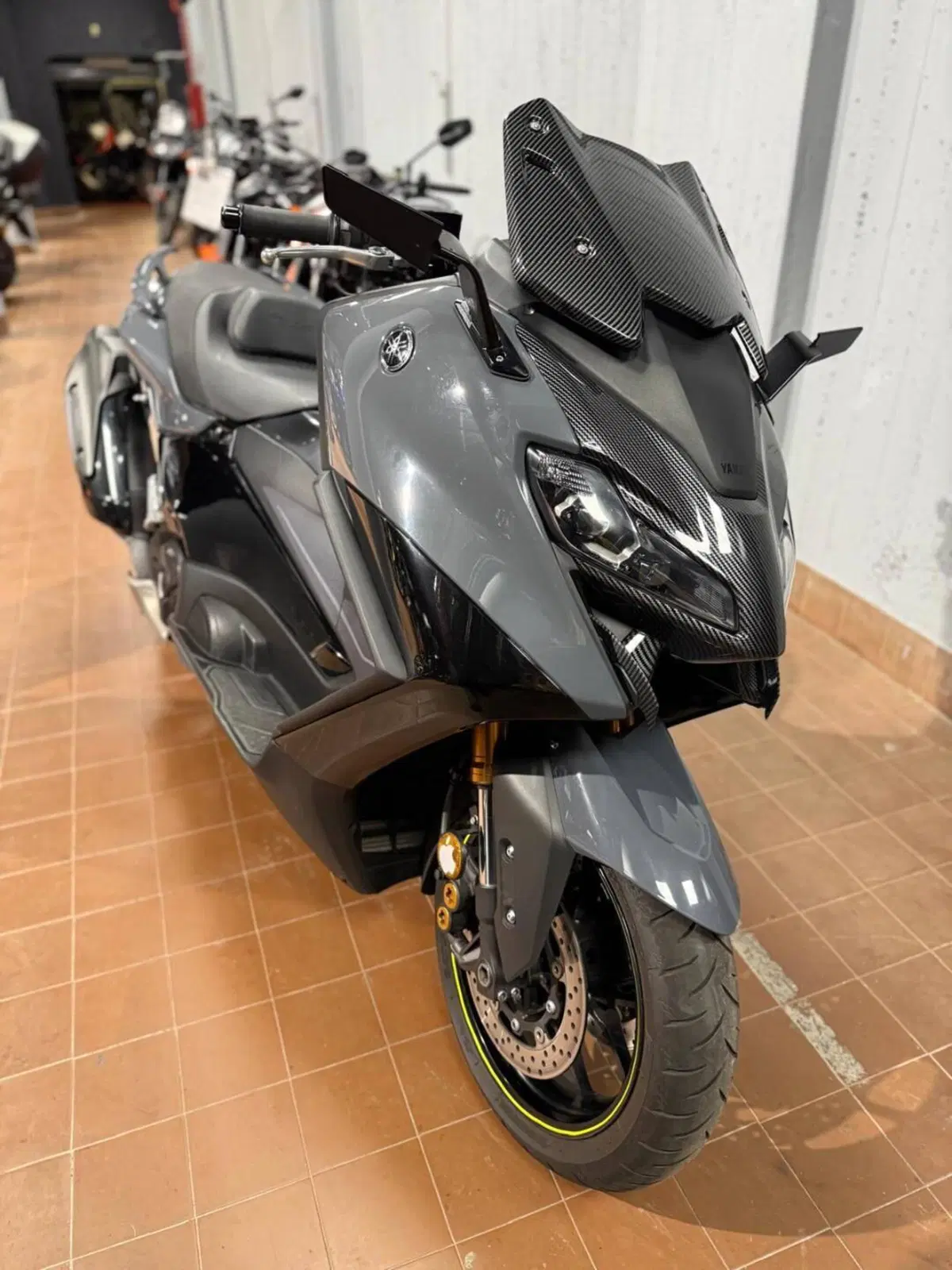Yamaha T-Max 560 Tech Max (2022 - 24) (2)