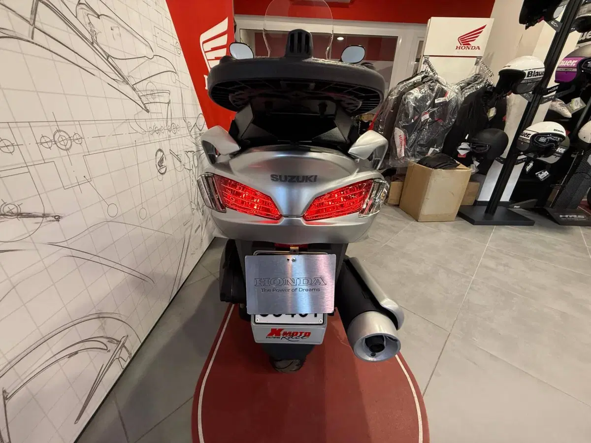 Suzuki Burgman UH 200 (2017 - 20) (2)