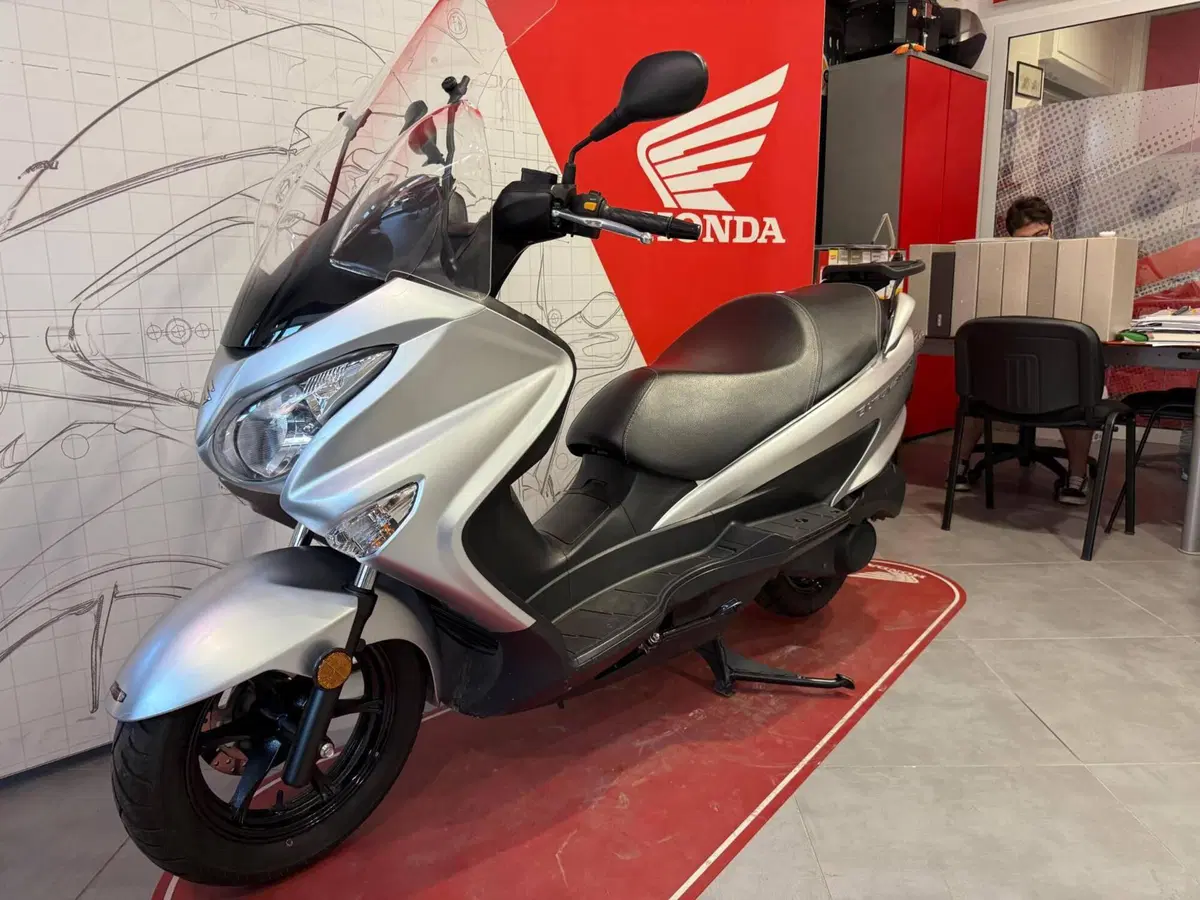 Suzuki Burgman UH 200 (2017 - 20) (5)