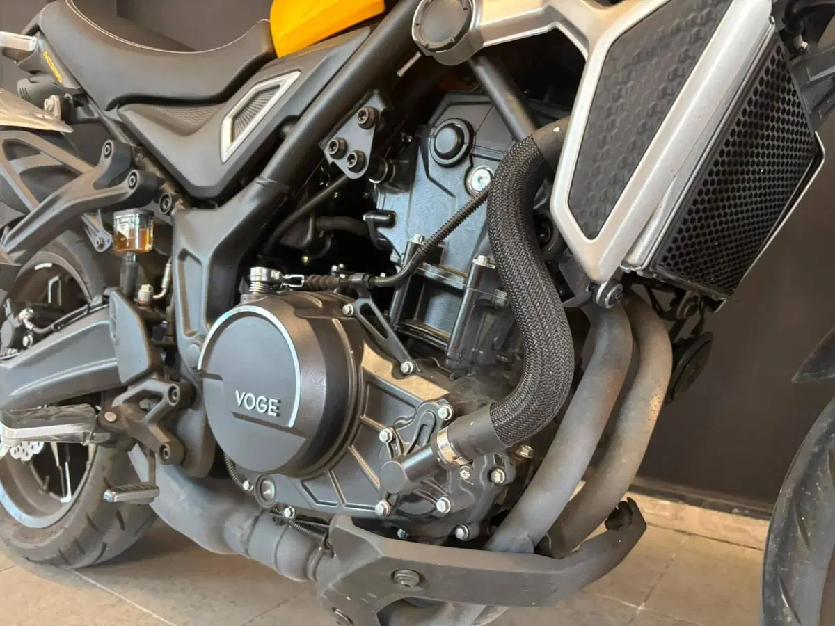 Voge Trofeo 350AC (2022 - 26) (3)