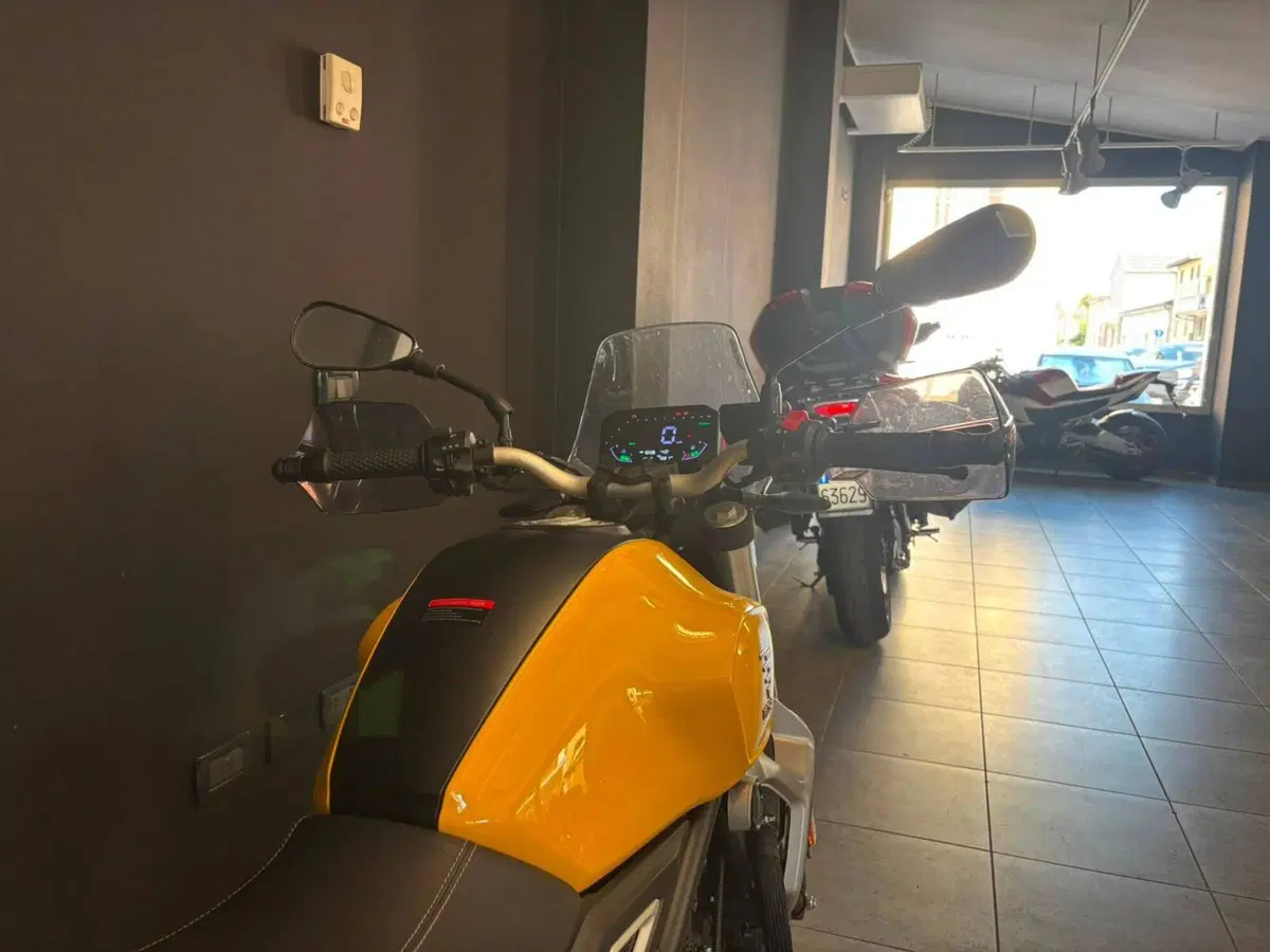 Voge Trofeo 350AC (2022 - 26) (5)