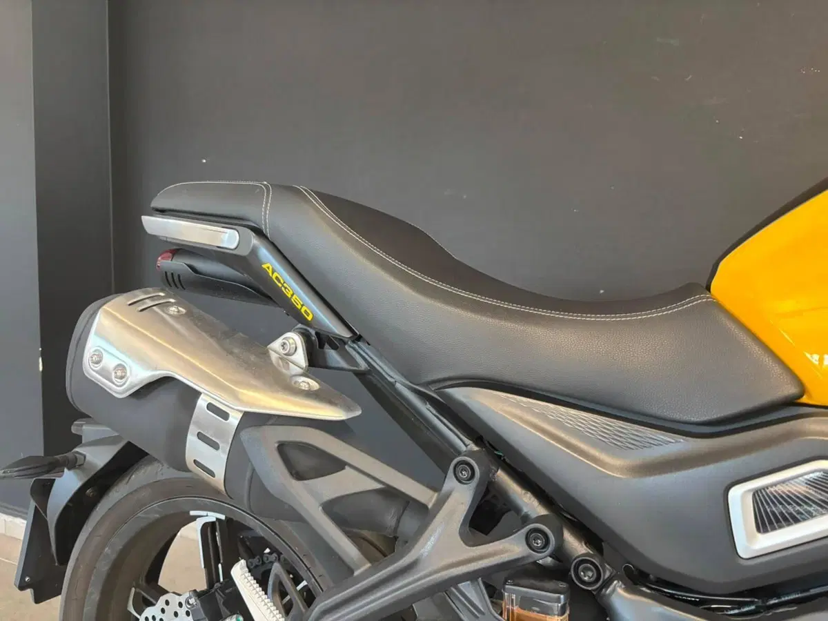 Voge Trofeo 350AC (2022 - 26) (6)
