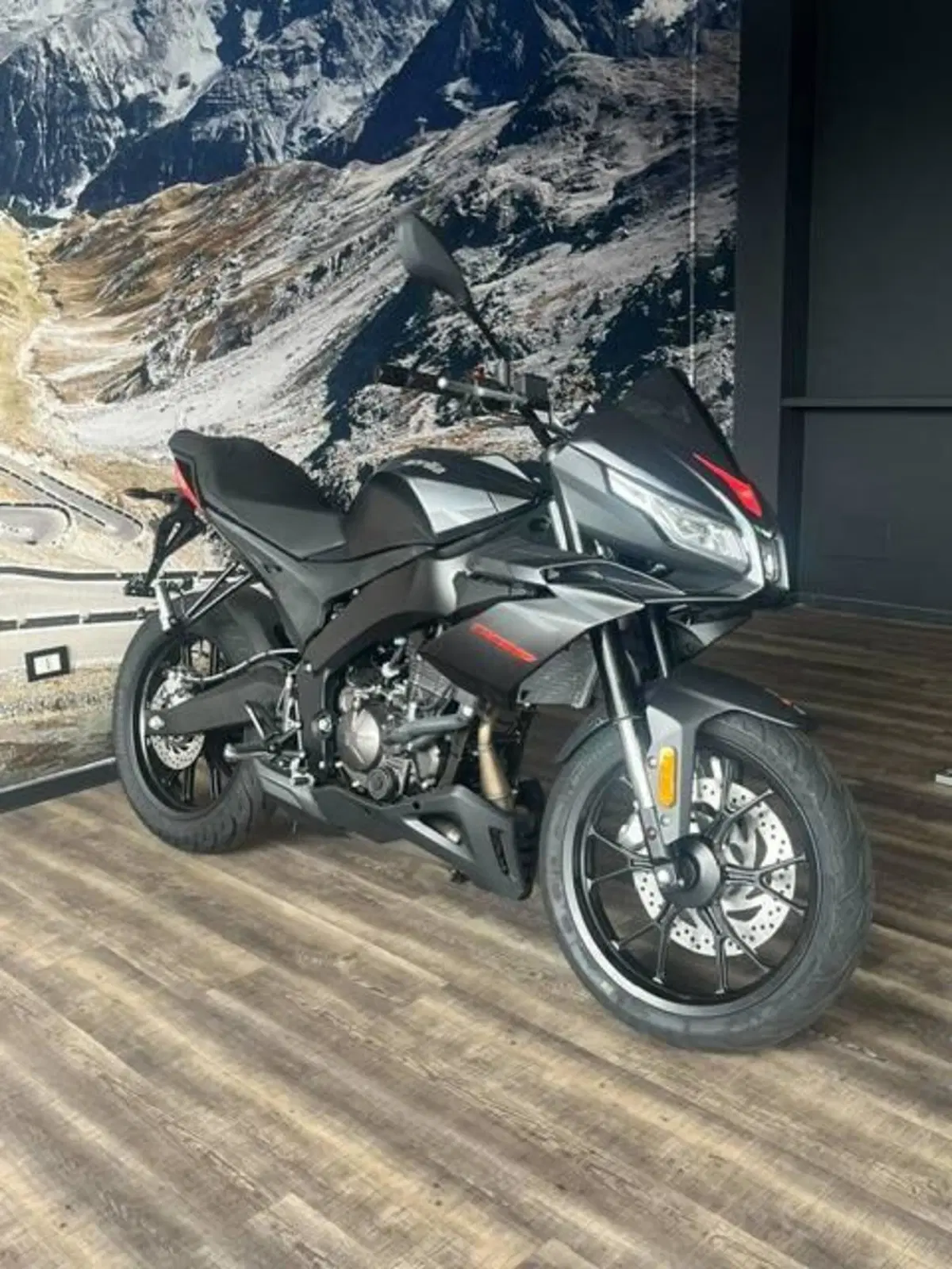Aprilia Tuono 125 (2025 - 26) (3)