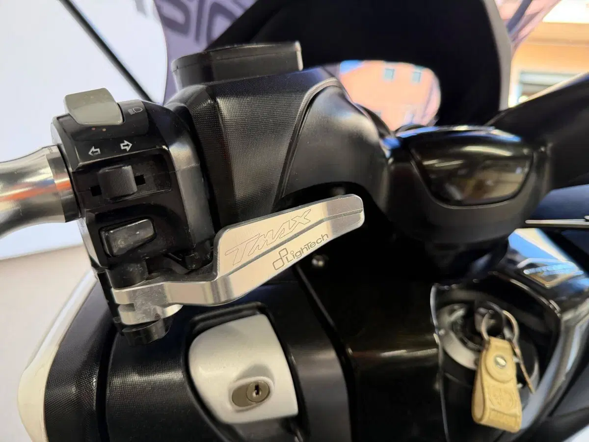 Yamaha T-Max 500 White Max (2010 - 11) (5)