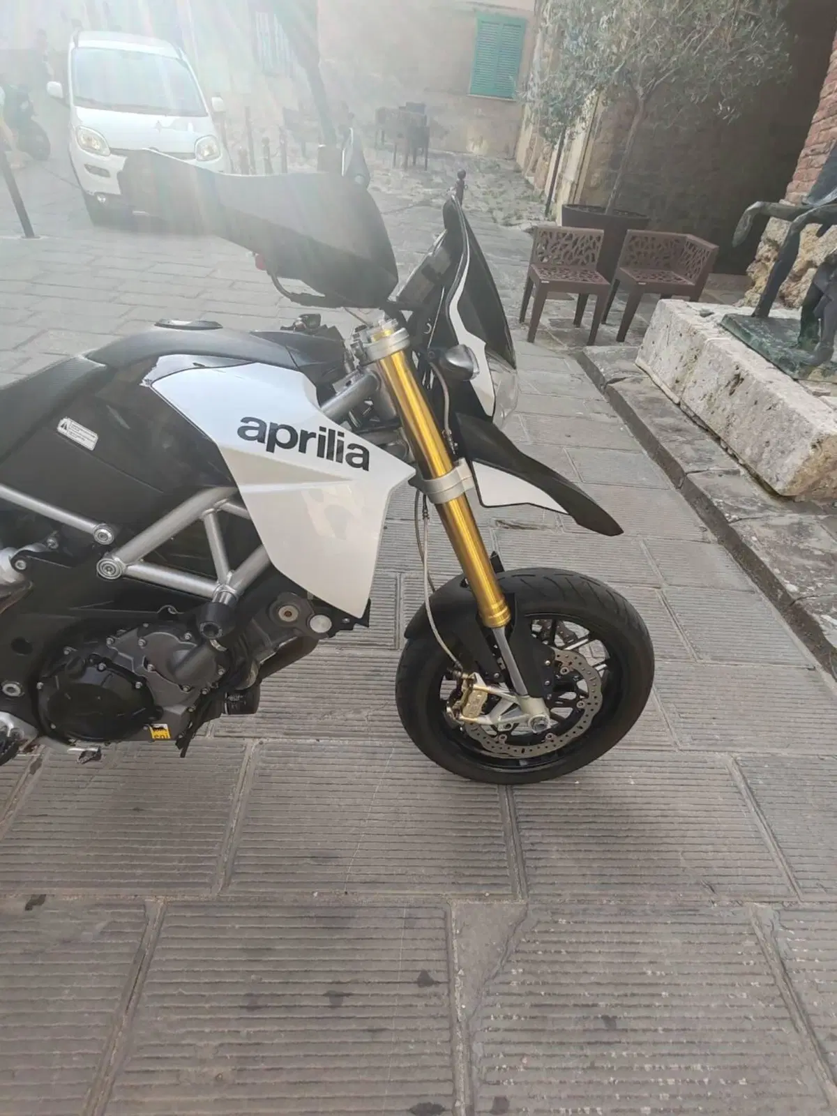 Aprilia Dorsoduro 750 (2009 - 14) (2)