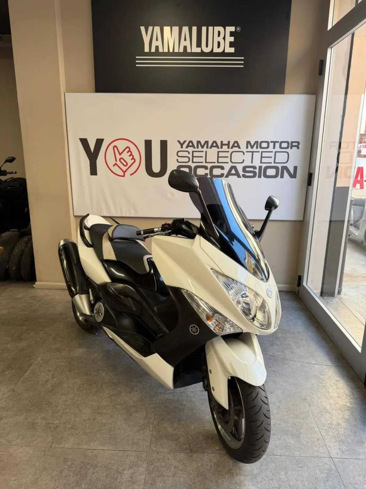 Yamaha T-Max 500 White Max (2010 - 11) (4)