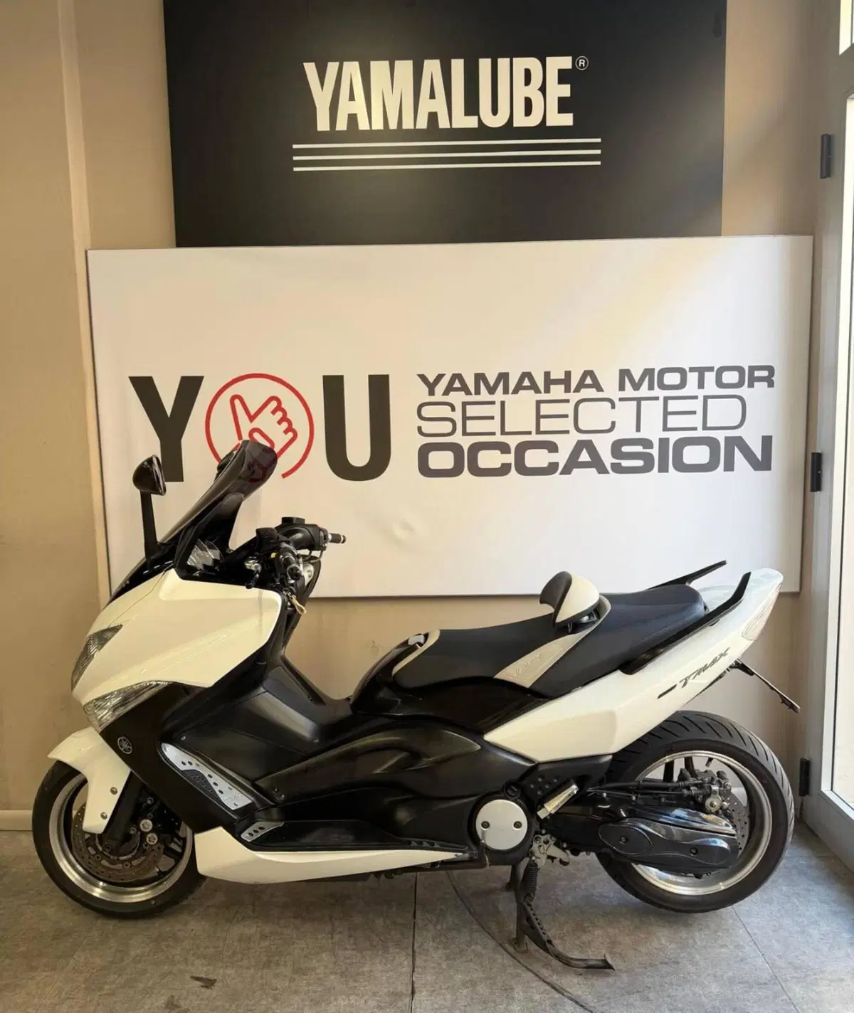 Yamaha T-Max 500 White Max (2010 - 11) (2)