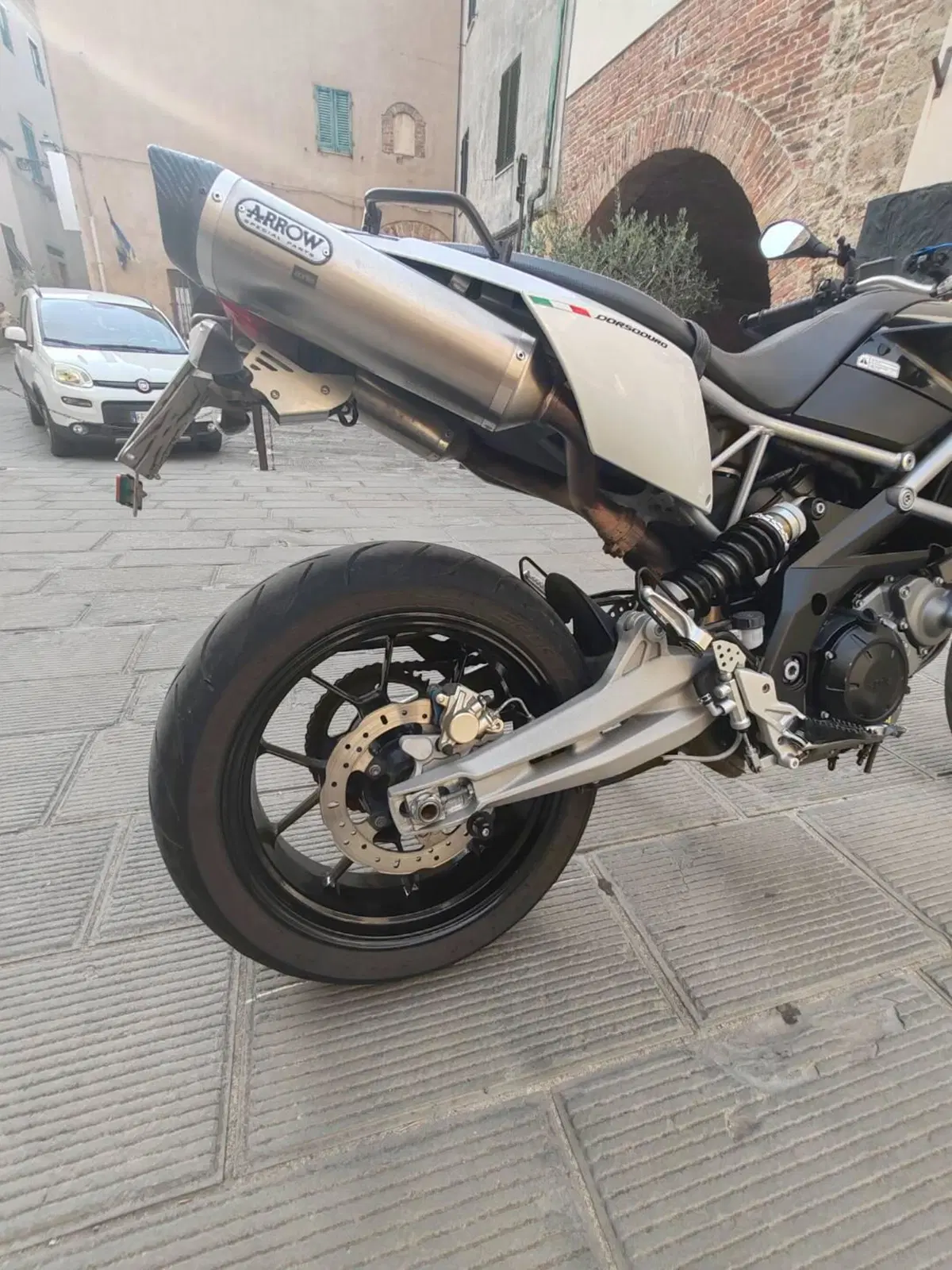 Aprilia Dorsoduro 750 (2009 - 14) (3)