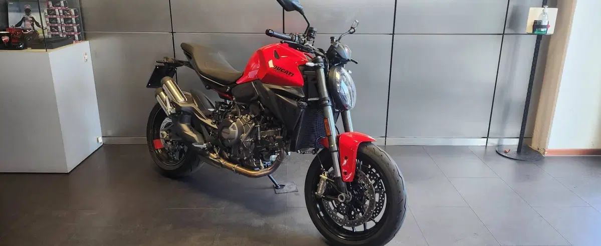 Ducati Monster 890 (2026) (2)