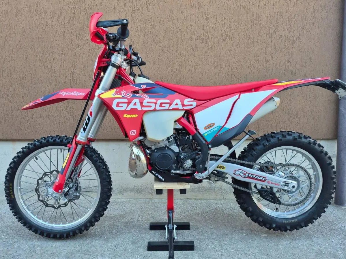 GASGAS EC 250 (2024) (2)