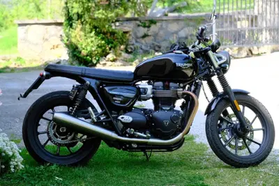 Triumph Street Twin 900 (2021 - 22) usata