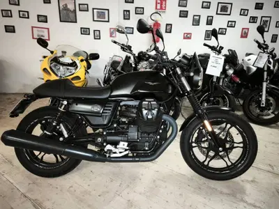 Moto Guzzi V7 III Stone (2017 - 20) usata