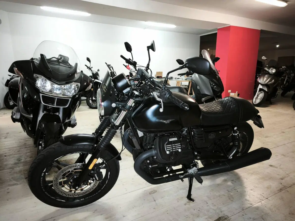 Moto Guzzi V7 III Stone (2017 - 20) (3)