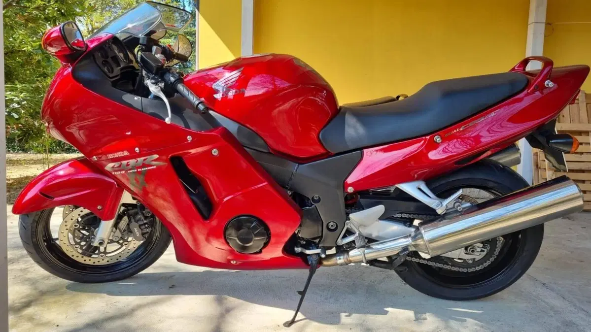 Honda cbr 1100 xx superblackbird