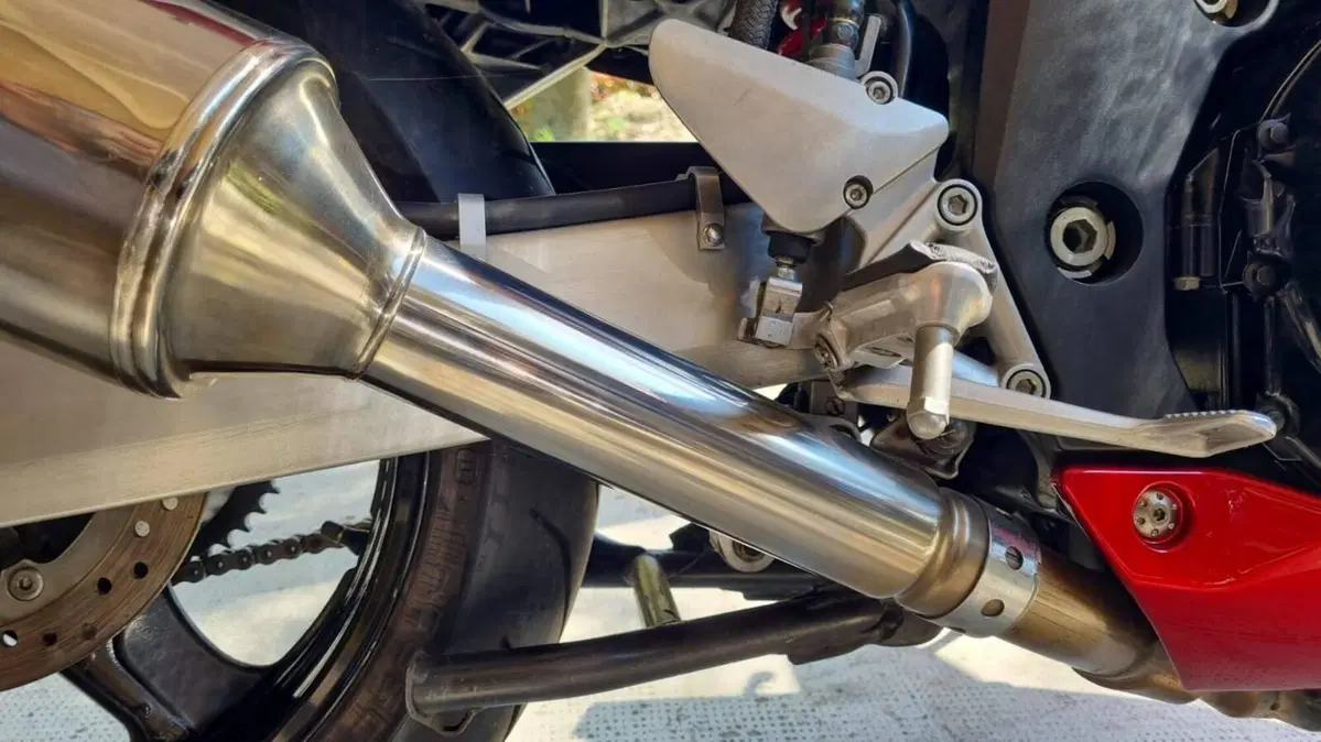 Honda cbr 1100 xx superblackbird (6)