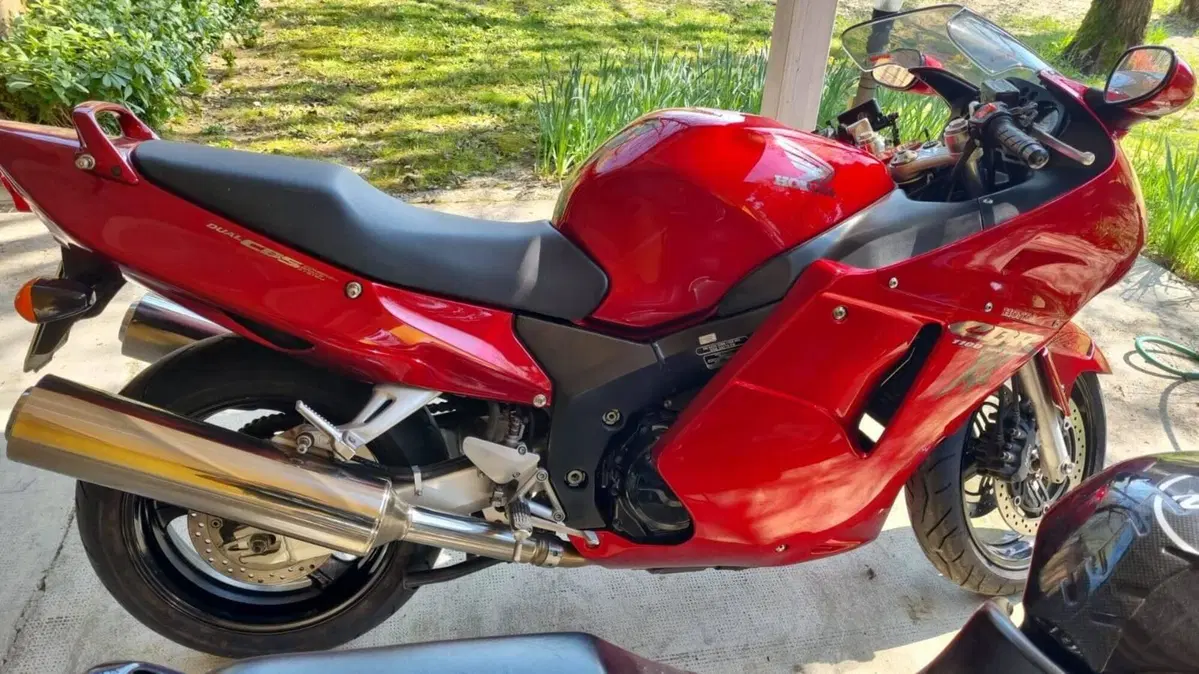Honda cbr 1100 xx superblackbird (7)