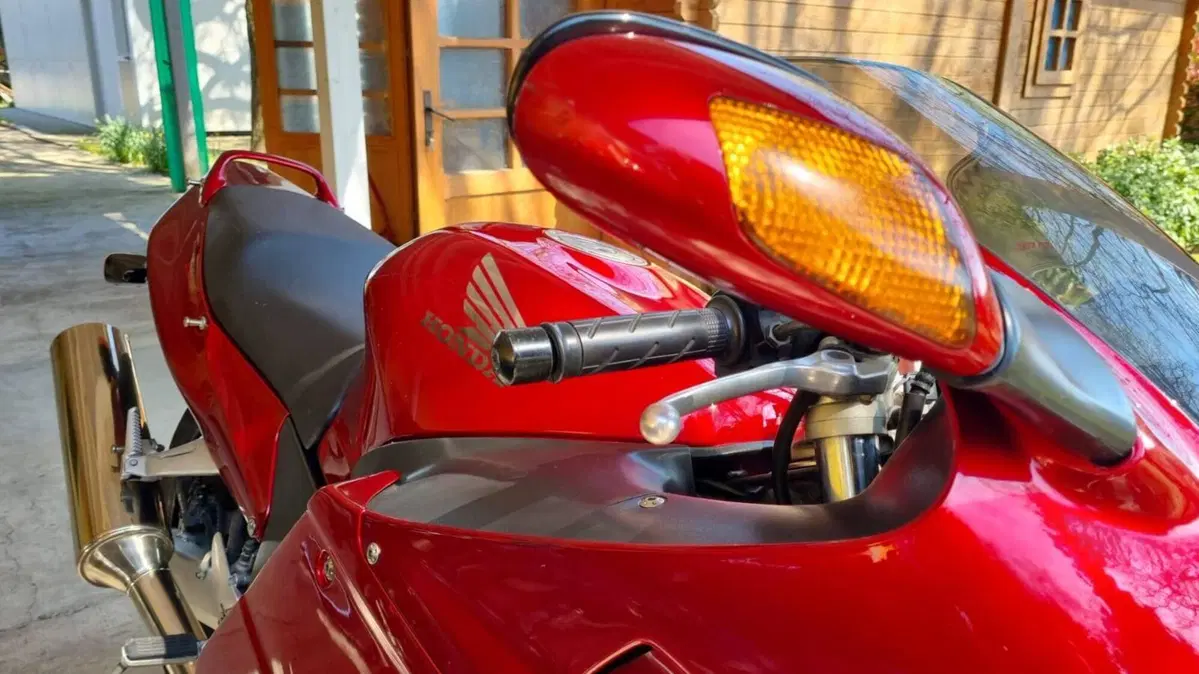Honda cbr 1100 xx superblackbird (12)