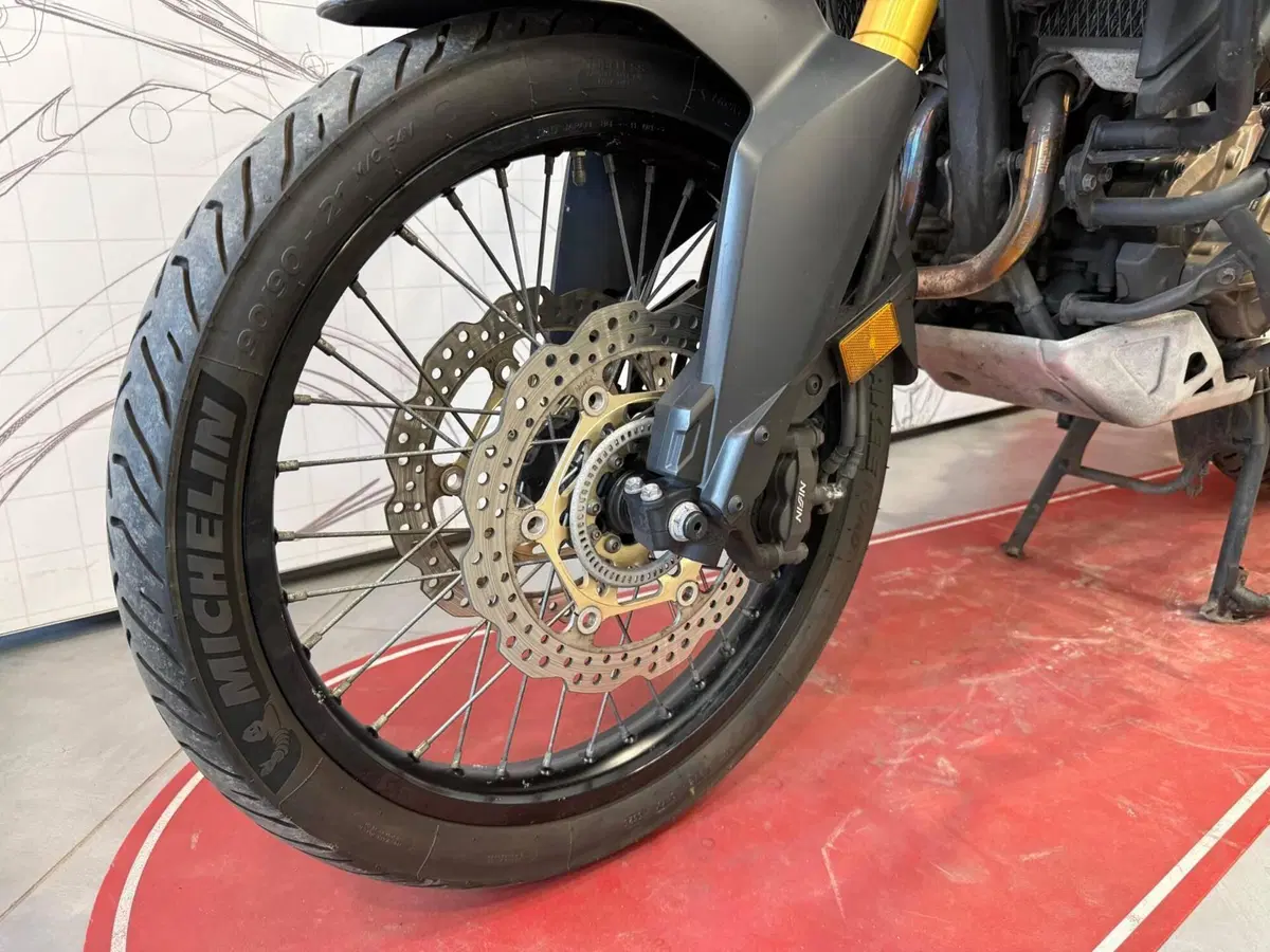 Honda Africa Twin CRF 1000L DCT ABS (2016 - 17) (9)