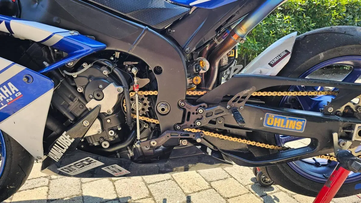 Yamaha YZF R1 (2007 - 08) (7)