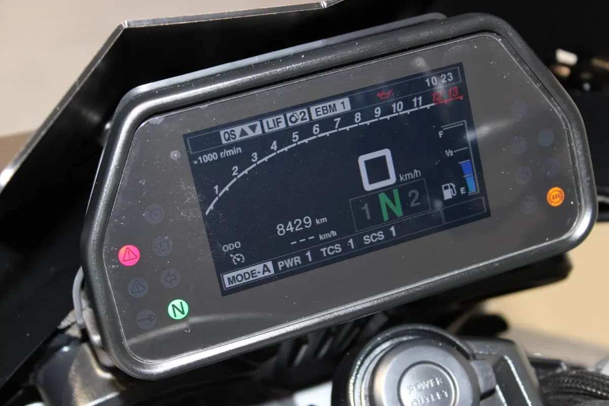 Yamaha MT-10 (2022 - 26) (7)