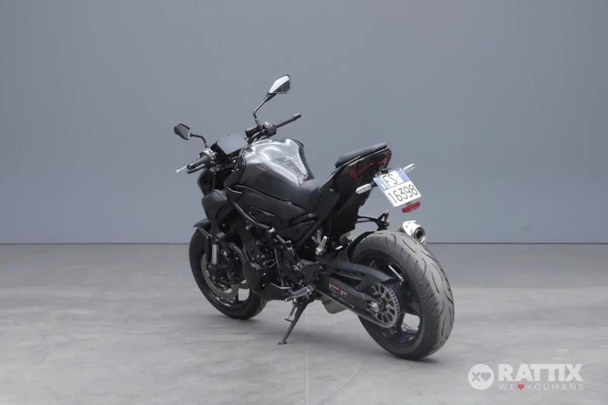 Kawasaki Z 900 (2025 - 26) (5)