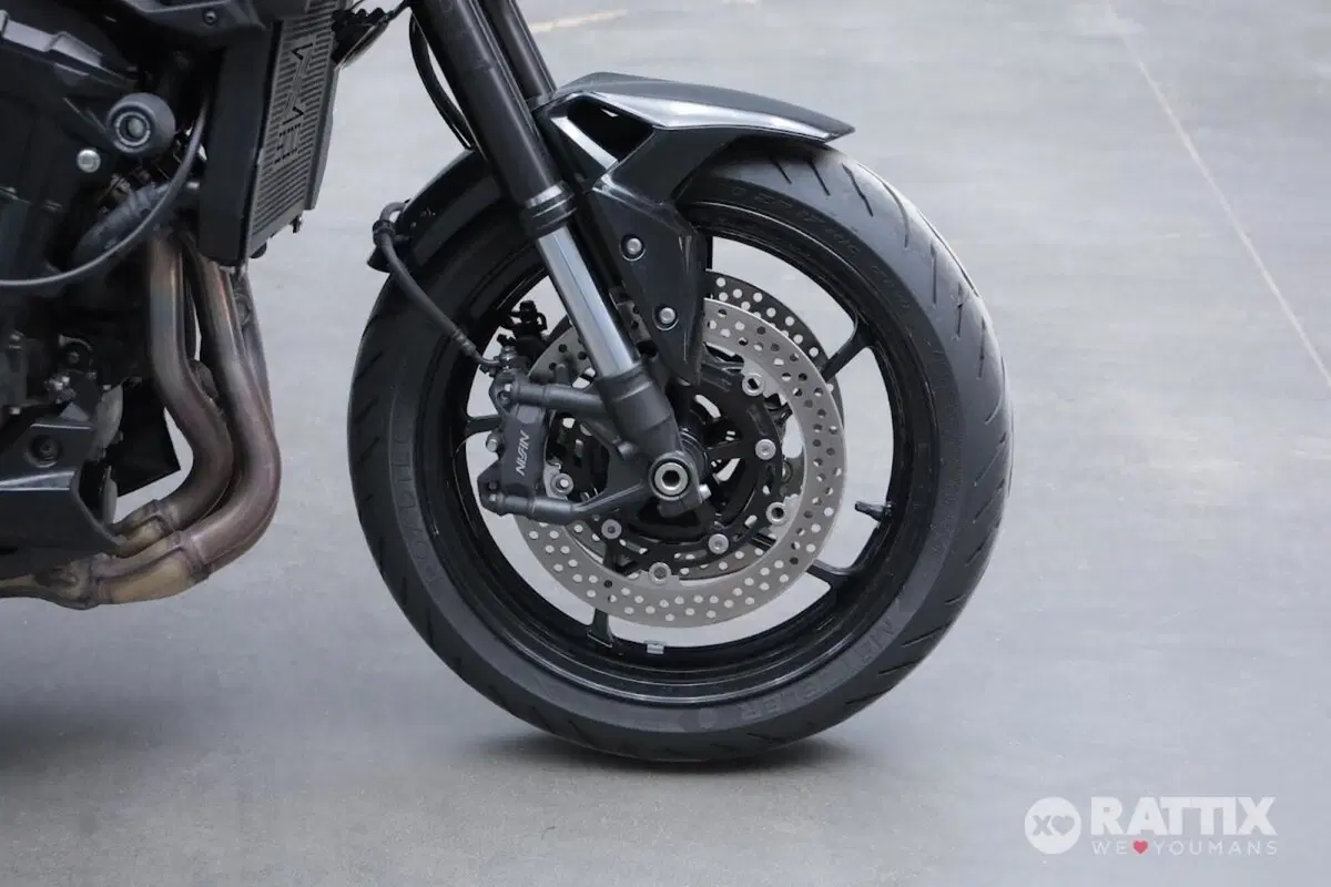 Kawasaki Z 900 (2025 - 26) (9)