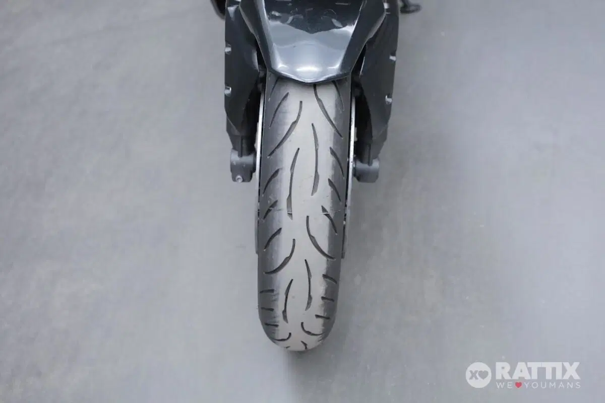 Kawasaki Z 900 (2025 - 26) (10)