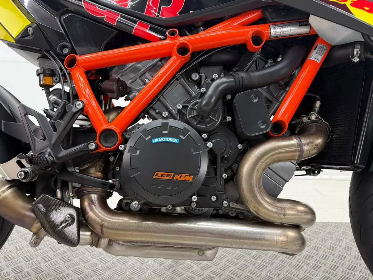 KTM 1290 Super Duke R (2022 - 23) (8)