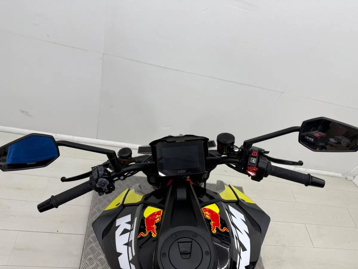 KTM 1290 Super Duke R (2022 - 23) (17)