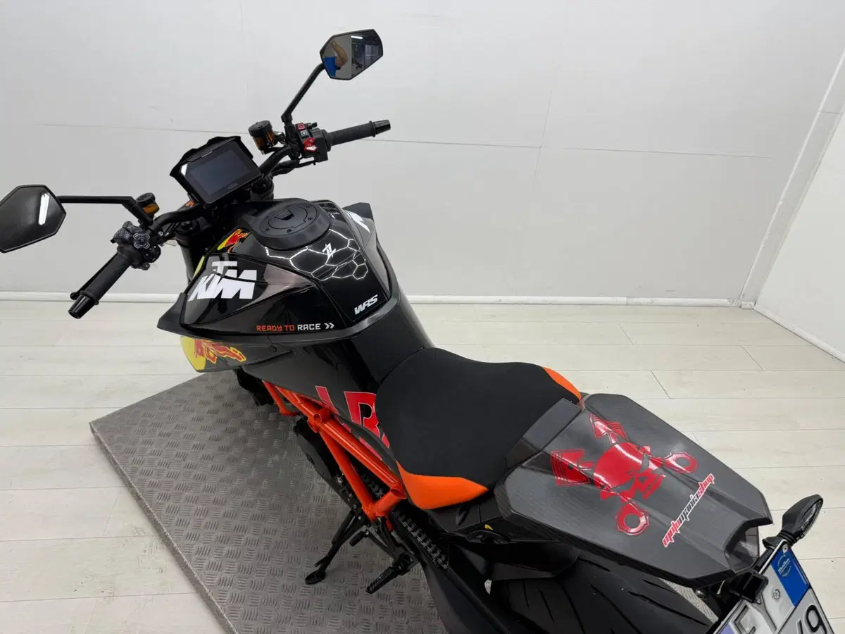 KTM 1290 Super Duke R (2022 - 23) (16)