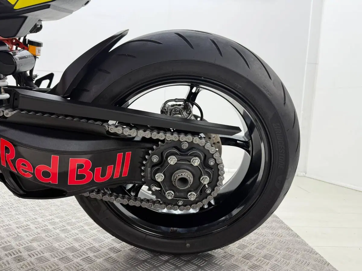 KTM 1290 Super Duke R (2022 - 23) (15)